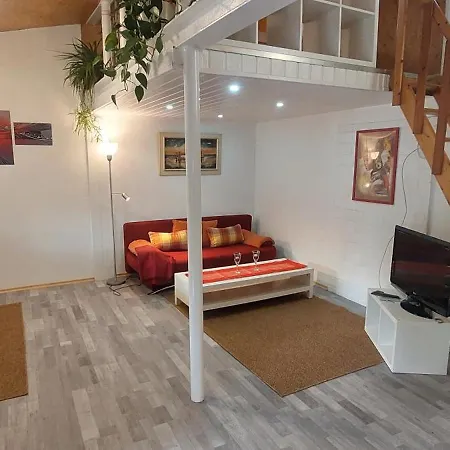 Apartmán Ferienwohnungen! Kleine Mit Terrasse! *